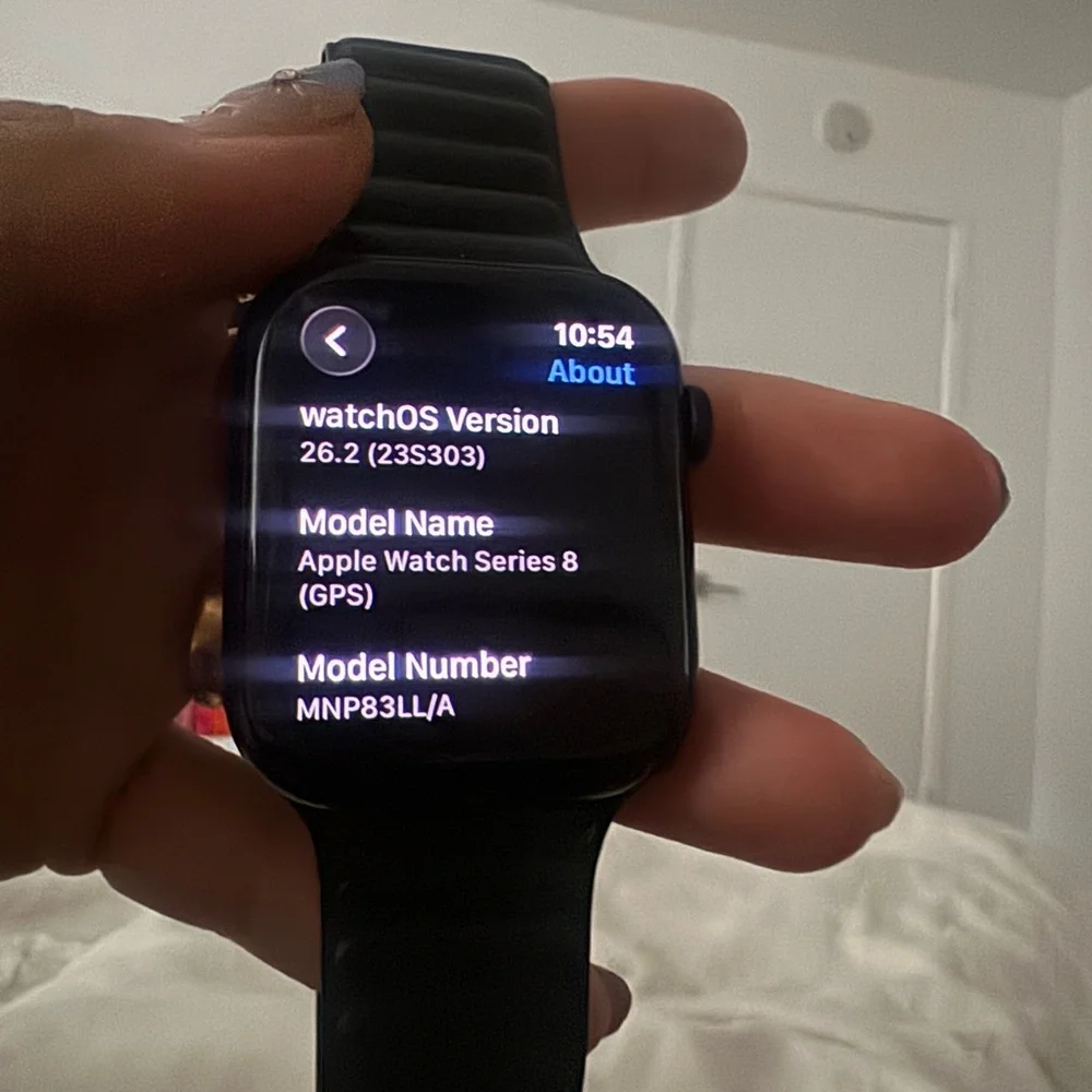 APPLE WATCH Series 8 GPS 32GB with Apple Leather Link Magnetic Sports Band 45mm